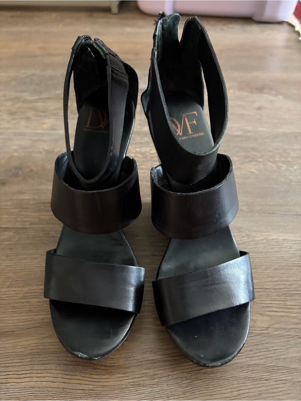 Diane Von Furstenberg Black Leather Block Heel Sandals with Wide Straps - Picture 2 of 4